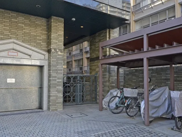 クイーンズパレス三番町(フロレゾン三番町 旧三番町第一マンションズ) 外観・建物写真 6枚目 クイーンズパレス三番町(フロレゾン三番町 旧三番町第一マンションズ) 外観・建物写真 6枚目