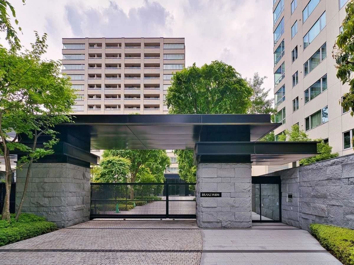 ブランズ四番町