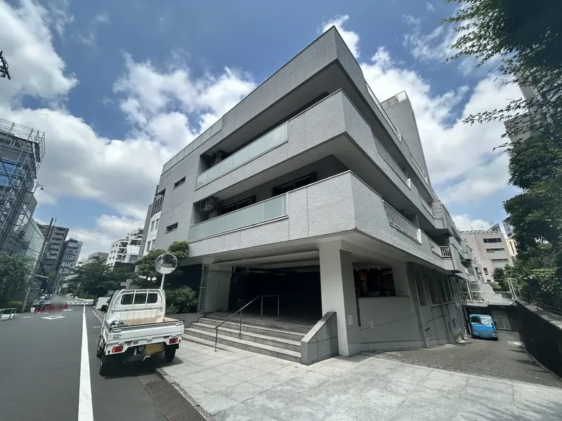 麹町サニーマンション 外観(2025年撮影) 麹町サニーマンション 外観(2025年撮影)