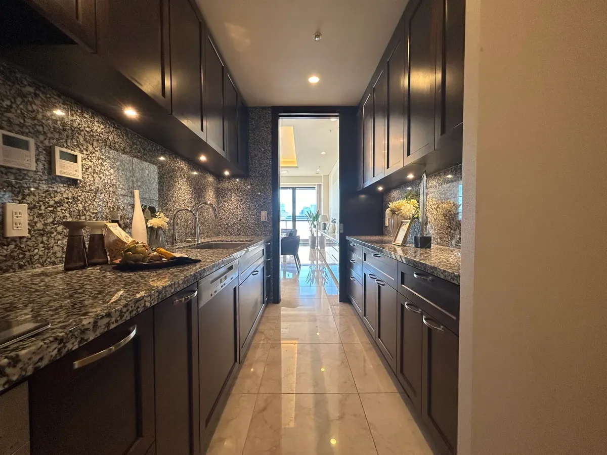 ブランズ六番町