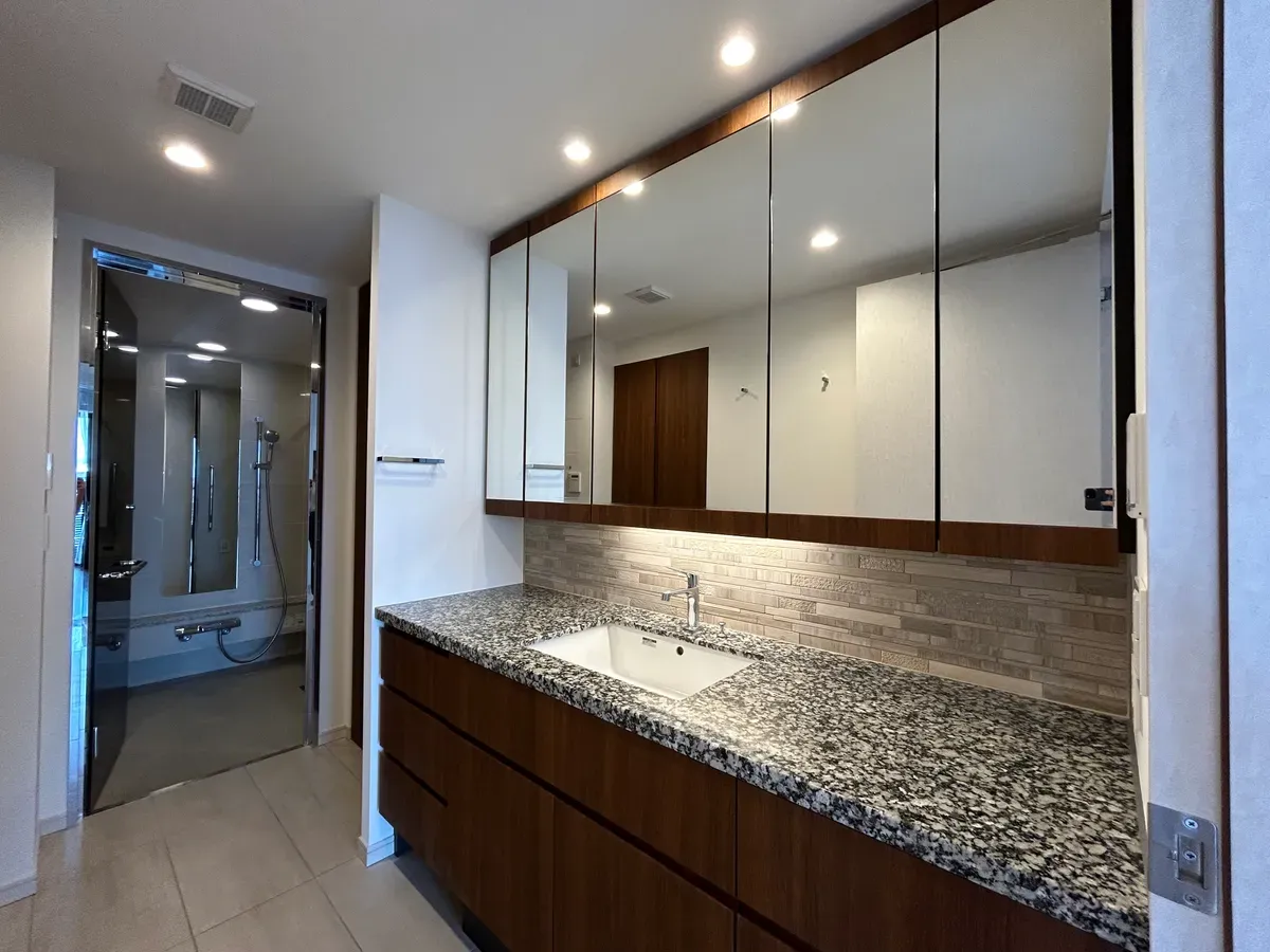 ブランズ六番町