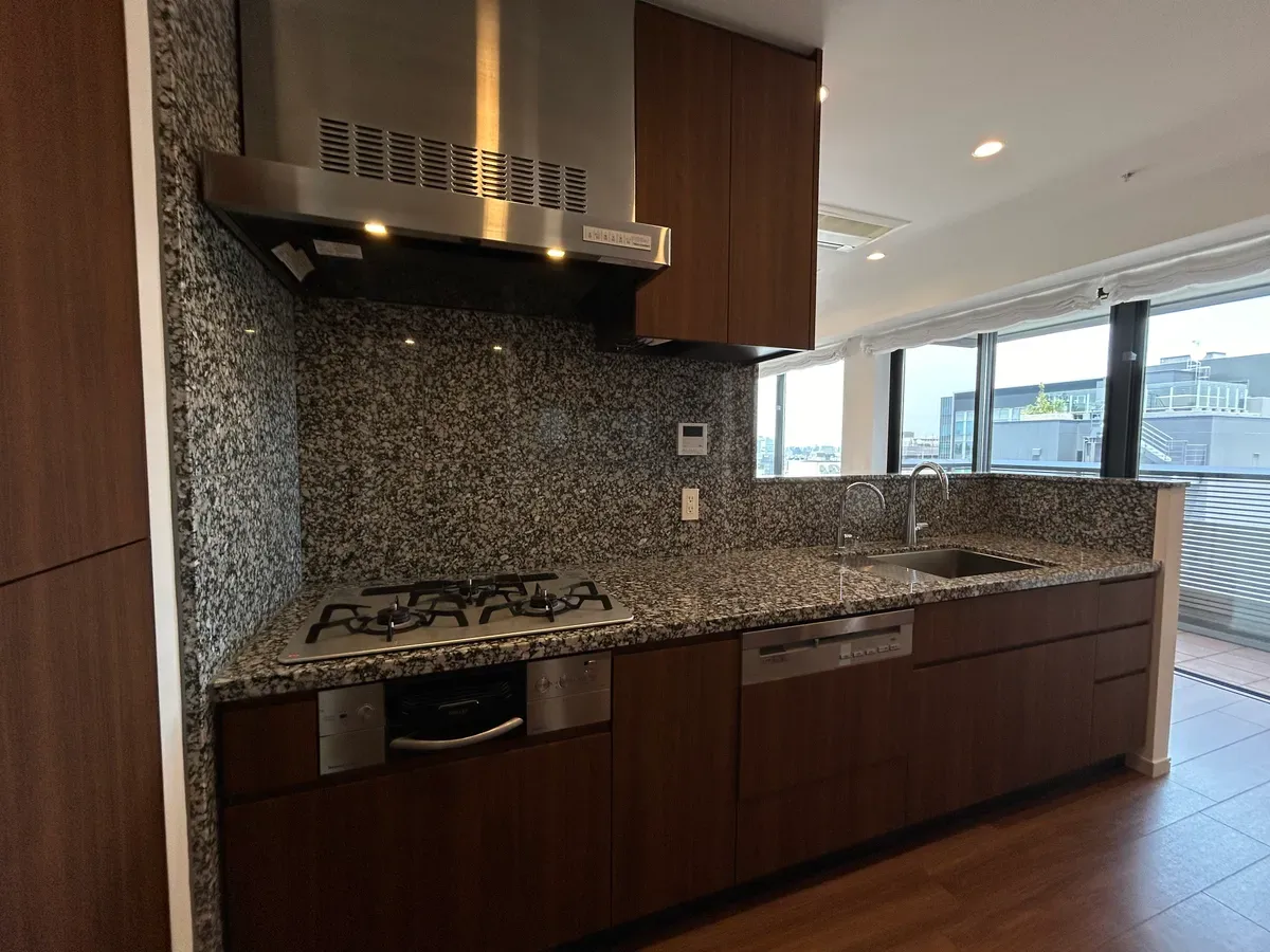 ブランズ六番町